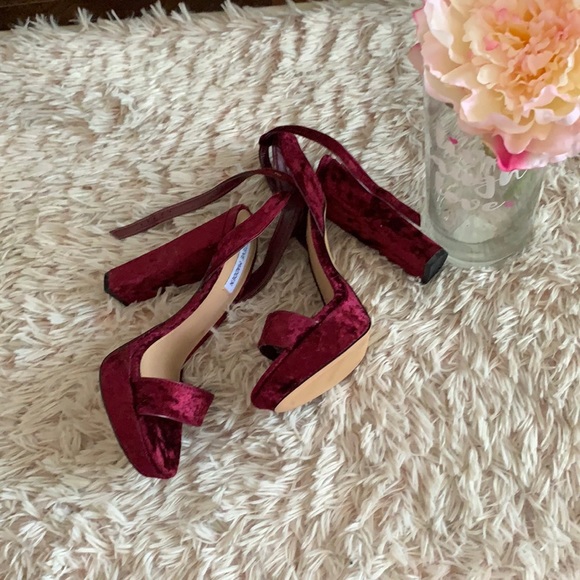 Steve Madden Shoes - Steve Madden “Insomnia”